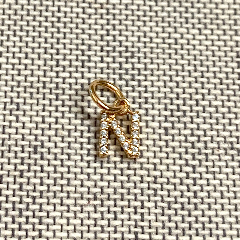 ANNA VON BERGMANN Buchstabenanhänger PETITE LETTRE aus 18 kt goldplattiertem Messing mit Zirkonia, Buchstabe N