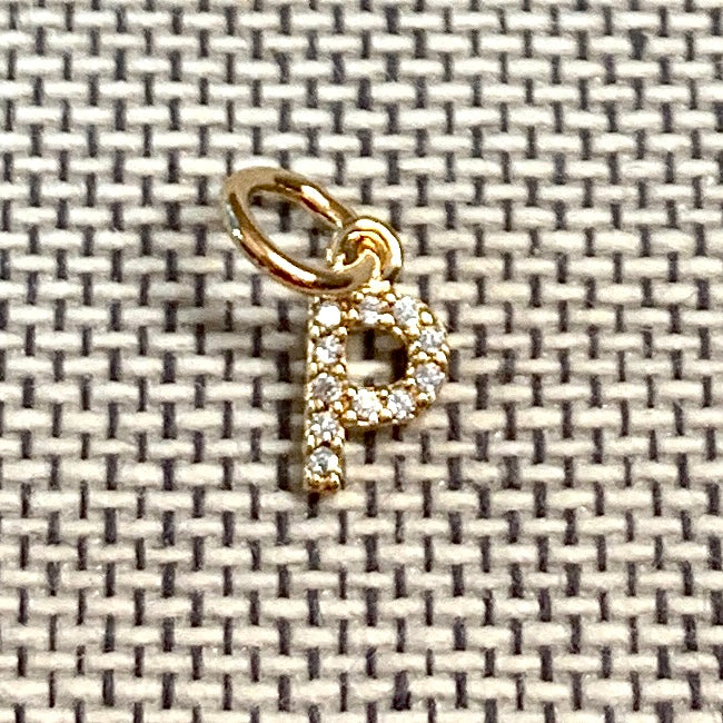 ANNA VON BERGMANN Buchstabenanhänger PETITE LETTRE aus 18 kt goldplattiertem Messing mit Zirkonia, Buchstabe P
