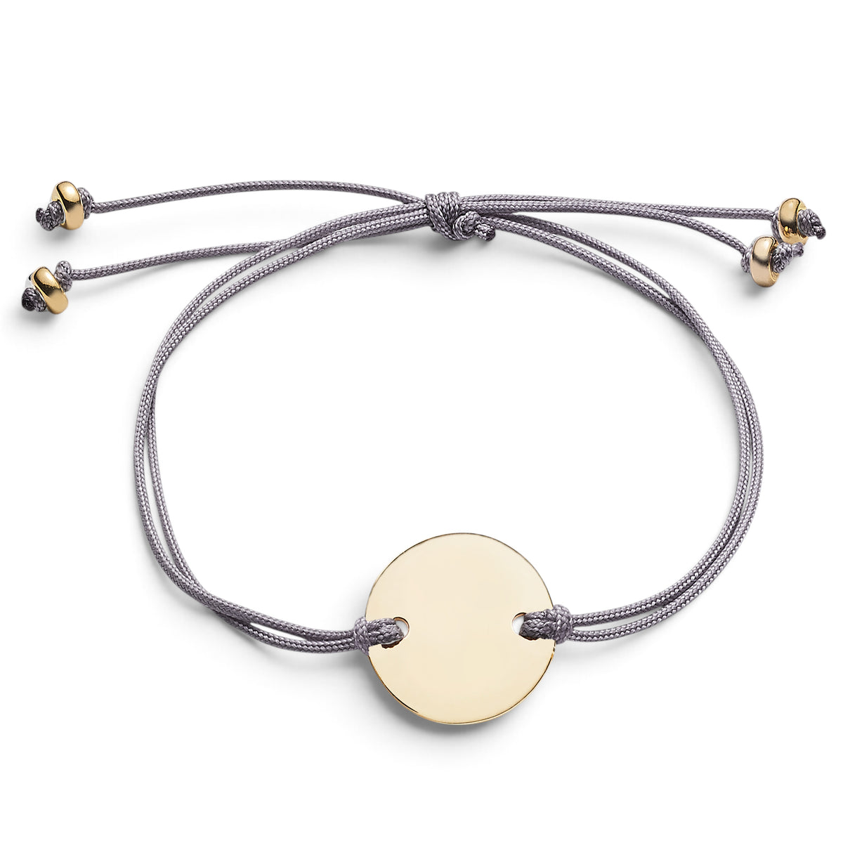 ANNA VON BERGMANN CORD Armband mit goldplattierter runder Plakette an einem grauen Nylonband auf weißem Hintergrund