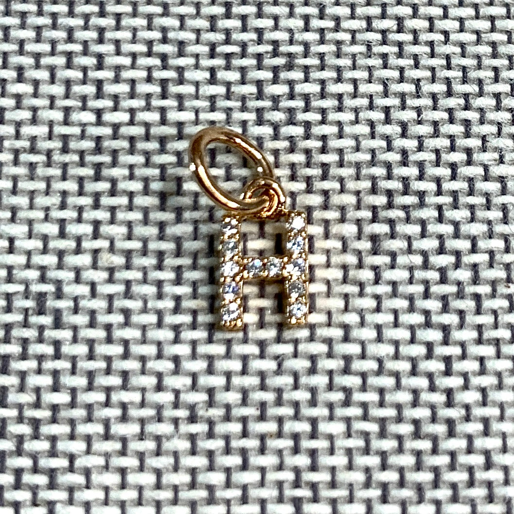 ANNA VON BERGMANN Buchstabenanhänger PETITE LETTRE aus 18 kt goldplattiertem Messing mit Zirkonia, Buchstabe H