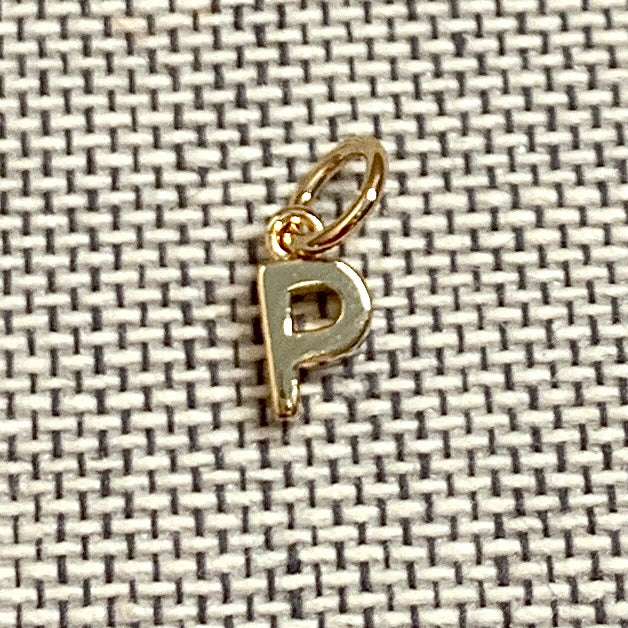 ANNA VON BERGMANN Buchstabenanhänger PETITE LETTRE aus 18 kt goldplattiertem Messing, Buchstabe P auf Stoff