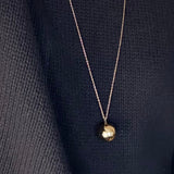 Lange Kette mit Kugelanhänger CALM