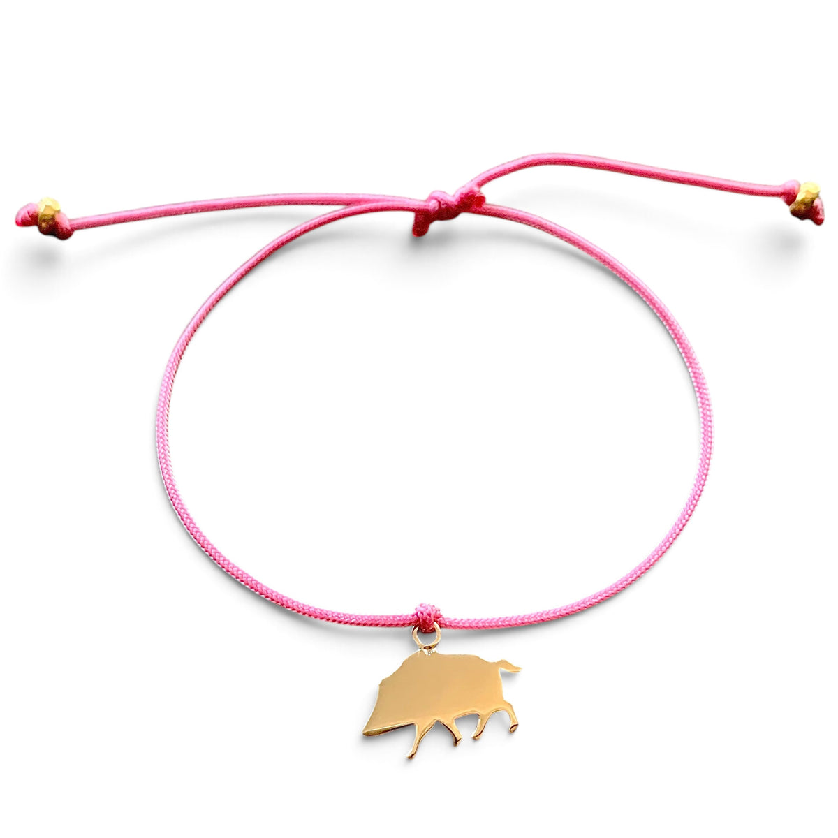 ANNA VON BERGMANN Armband Kleines Glück mit pinker Nylonkordel und goldplattiertem Wildschwein-Anhänger aus Messing
