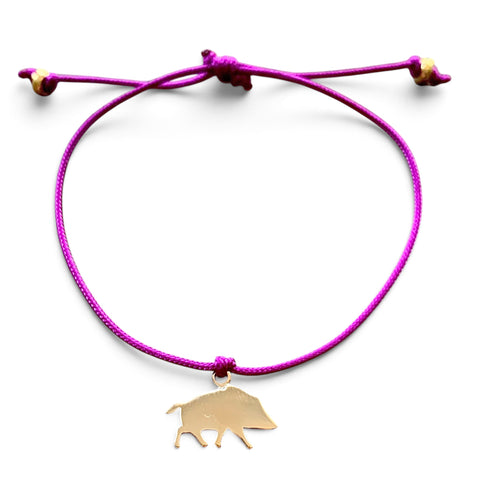ANNA VON BERGMANN Armband Kleines Glück mit violettem Nylonband und goldplattiertem Wildschwein-Anhänger