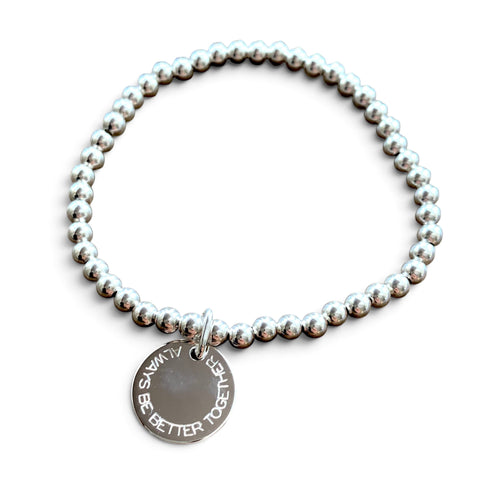 ANNA VON BERGMANN Armband aus Sterlingsilber mit runder Gravur-Plakette und glänzenden Silberperlen