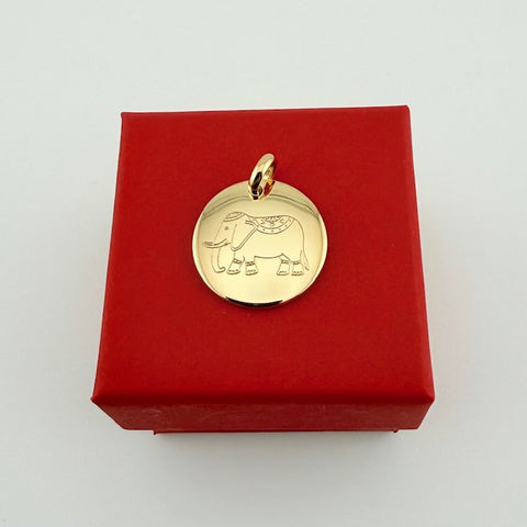 Anna von Bergmann Coin-Anhänger mit graviertem Elefantenmotiv in 18 kt goldplattiertem Messing