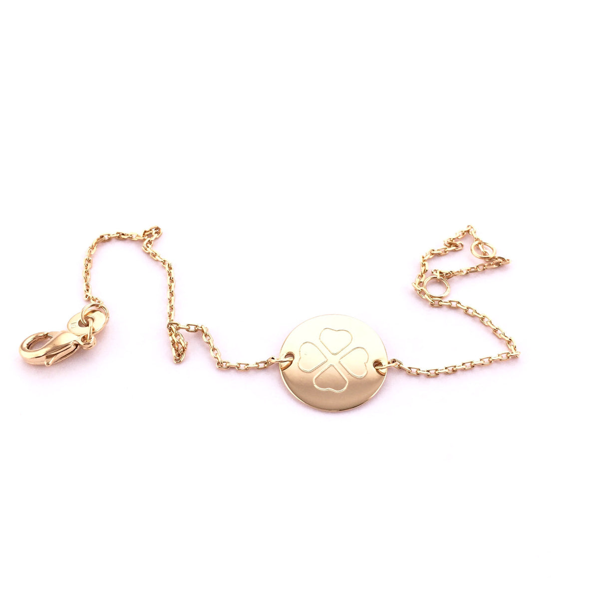 ANNA VON BERGMANN Armband DAISY mit Gravur aus goldplattiertem Messing, Plakette mit Kleeblattsymbol aus Herzen
